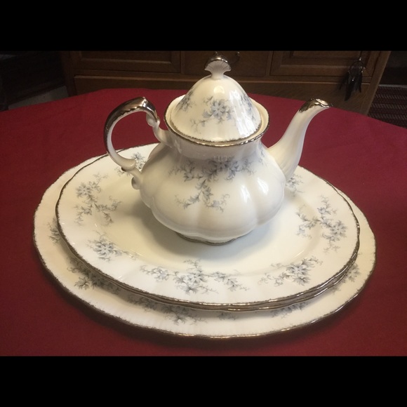 Paragon, Brides Choice, Fine Bone China Dinnerware - Picture 8 of 8